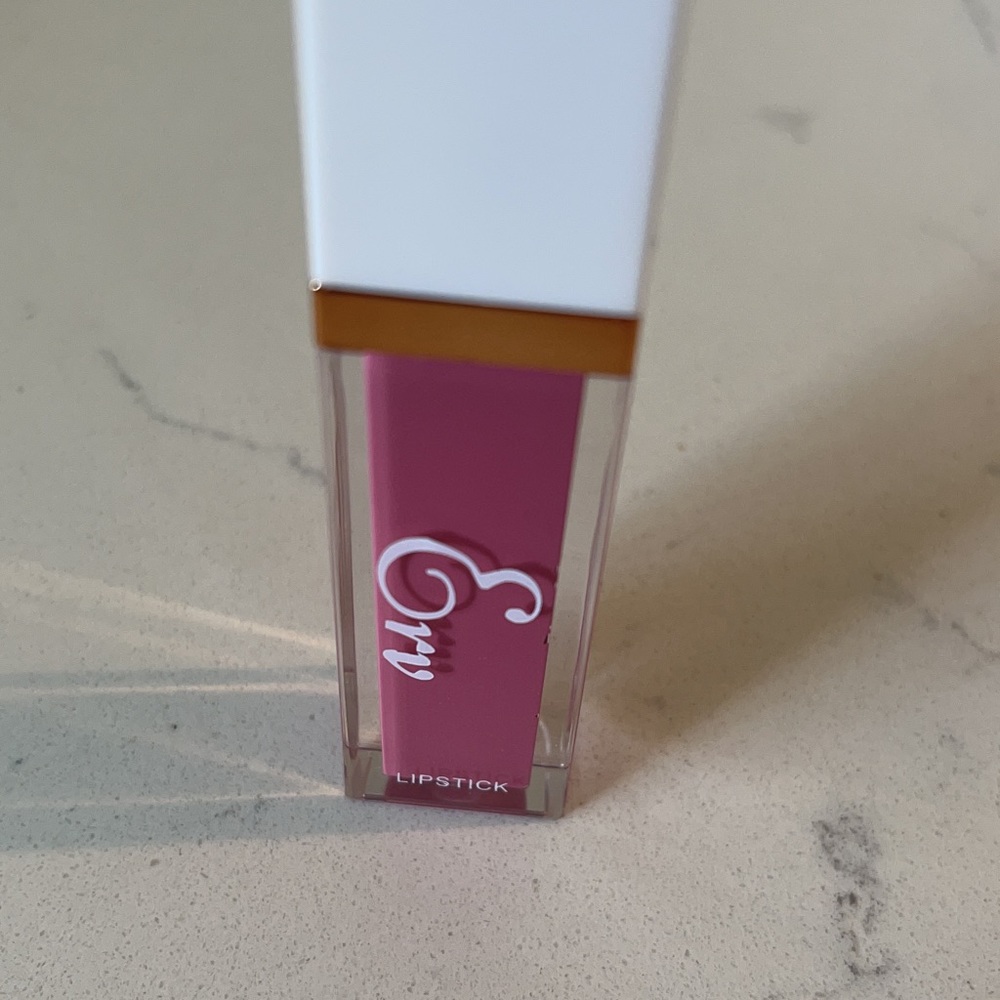 Lipstick - Picture 11 of 14
